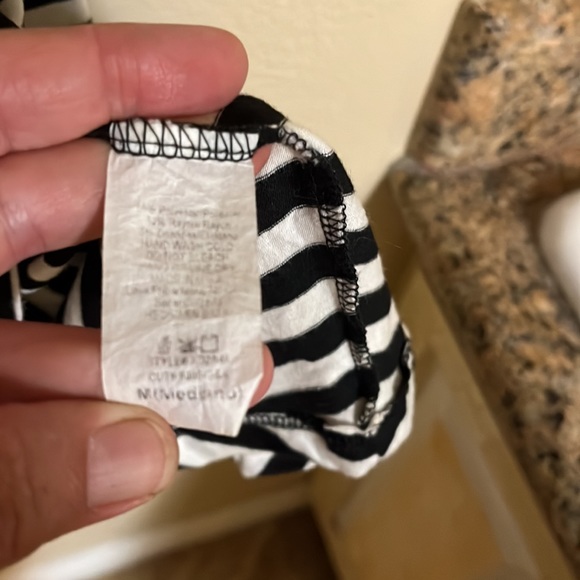 Mi Manchi black and cream stripe A-line zippered dress, 3/4 length sleeves - Picture 3 of 7